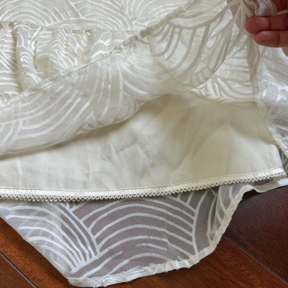 Anthropologie HD in Paris Cream Textured Velvet Peplum spaghetti strap Sze Small - Picture 6 of 6